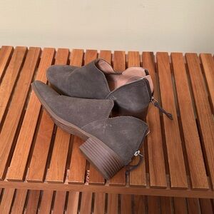 Keneth Cole reaction suede booties